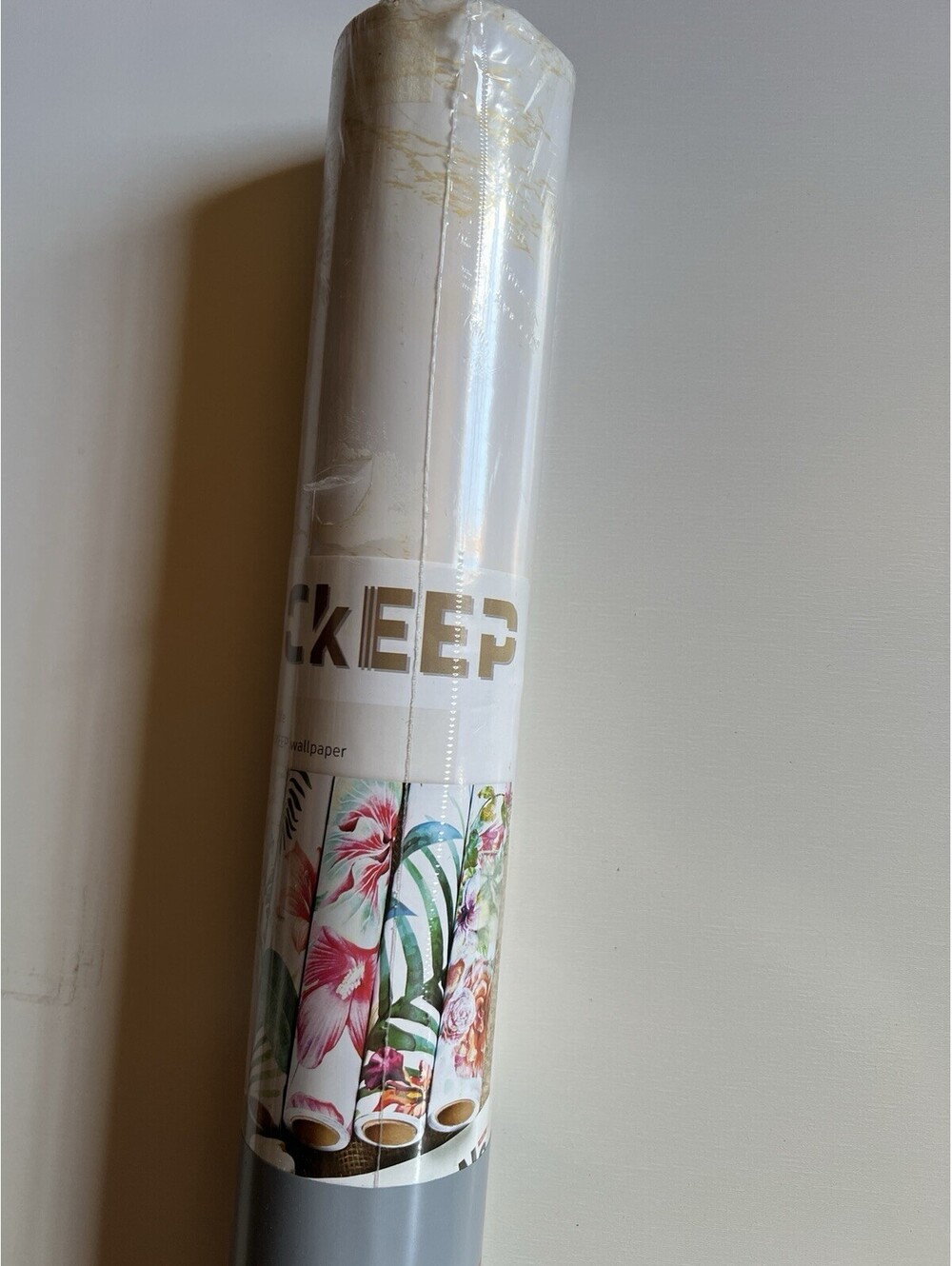 Stickeep Peel and Stick Wall Paper White & Gold Marble NEW